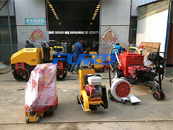 七月，福瑞得灌縫機、灌縫膠等路面養(yǎng)護設(shè)備發(fā)貨忙