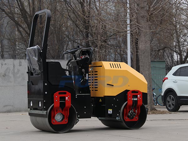 小型壓路機(jī)長(zhǎng)期不使用就能丟下保養(yǎng)嗎？